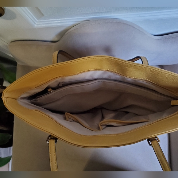 Nine West Pre-Loved Classic Carryall - Picture 2 of 16